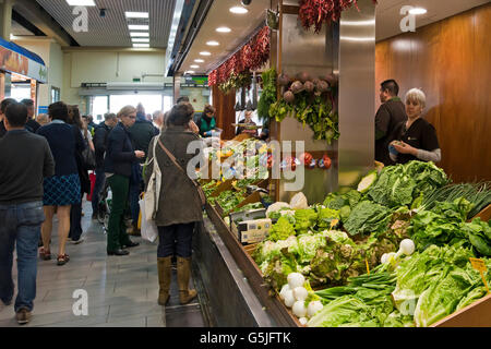 Orizzontale vista interna del Mercat de L'Olivar in Palma di Maiorca. Foto Stock