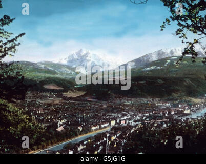 Blick auf die Stadt Innsbruck in Tirolo, 1920er Jahre. Vista della città di Innsbruch, Tirolo 1920s. Foto Stock