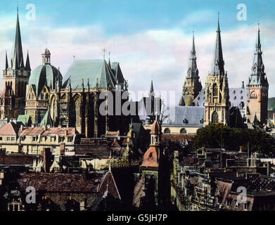 Das Münster und das Rathaus di Aachen, 1920er Jahre. Aachen minter e il municipio, 1920s. Foto Stock