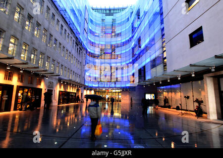 New Broadcasting House nel centro di Londra come direttore delle notizie della BBC, Helen Boaden, e il suo vice, Stephen Mitchell, si sono ritirati appena due giorni dopo le dimissioni del direttore generale George Entwistle. Foto Stock