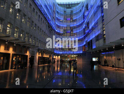 New Broadcasting House nel centro di Londra come direttore delle notizie della BBC, Helen Boaden, e il suo vice, Stephen Mitchell, si sono ritirati appena due giorni dopo le dimissioni del direttore generale George Entwistle. Foto Stock