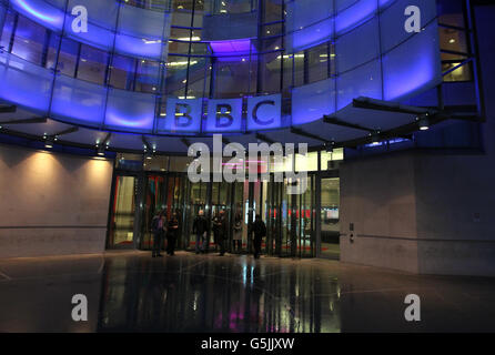 New Broadcasting House nel centro di Londra come direttore delle notizie della BBC, Helen Boaden, e il suo vice, Stephen Mitchell, si sono ritirati appena due giorni dopo le dimissioni del direttore generale George Entwistle. Foto Stock