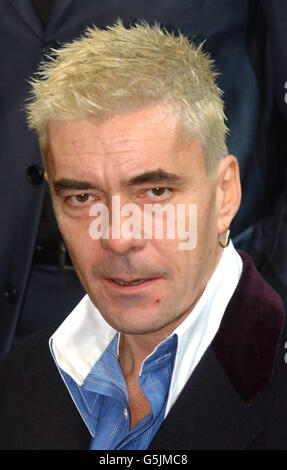 John Keeble del gruppo pop anni '80 Spandau Ballet durante una foto a Londra. Per promuovere il tour Here & Now 2002, che colpirà Arenas in tutto il paese a partire dal prossimo aprile. Foto Stock