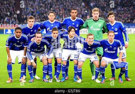 Schalke 04 team group (top row l-r) Roman Neustadter, Jermaine Jones, Joel MATIP, Lars Unnerstall, Klaas-Jan Huntelaar (bottom row l-r) Jefferson Farfan, Christian Fuchs, Ibrahim Afellay, Atsito Uchida, Lewis Holtby, Benedikt Howedes Foto Stock