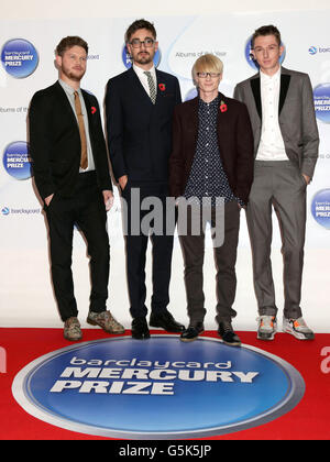 Alt-J (da sinistra a destra) Joe Newman, Gus Unger-Hamilton, Gwil Sainsbury e Thom Green arrivano al Mercury Prize, alla Roundhouse di Camden, a nord di Londra. Foto Stock