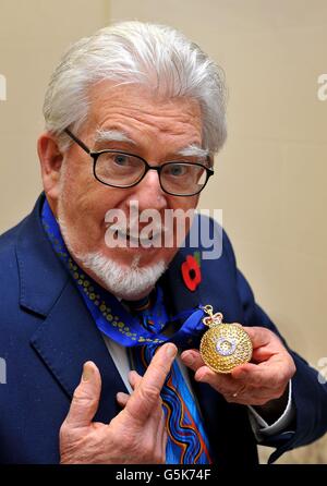 Harris ha presentato con ufficiale dell'ordine dell Australia Foto Stock