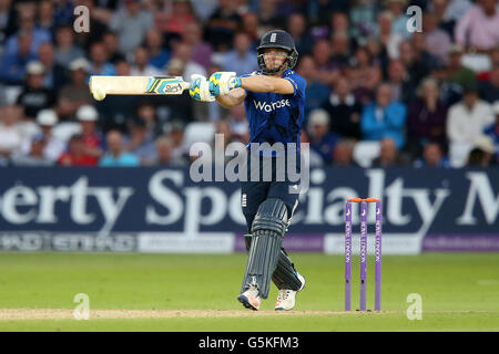 L'Inghilterra del Jos Buttler hits durante la Prima Giornata internazionale a Trent Bridge, Nottingham. Foto Stock