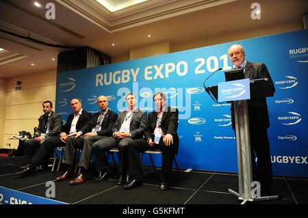 John Taylor di talkSPORT (a destra) ospita un colloquio con (da sinistra a destra) il capo di Rugby Growth per la RFU Alistair Marks, ex capitano inglese Lawrence Dallaglio, Mark Egan dell'IRB, Nick Rennie di SRU e Mark McCafferty della Premiership Rugby durante il giorno due del Rugby Expo 2012 Foto Stock