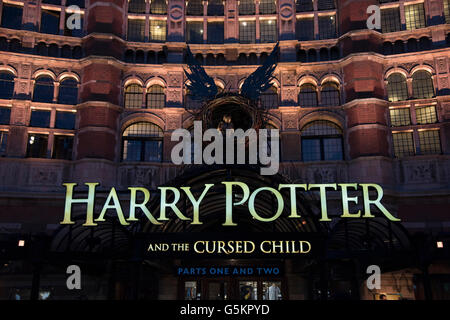 Close Up di Harry Potter e il maledetto segno del bambino al Palace Theatre, Londra Foto Stock