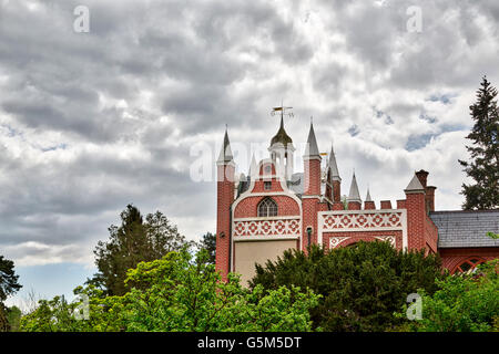 Woerlitzer Park, casa gotica in primavera Foto Stock