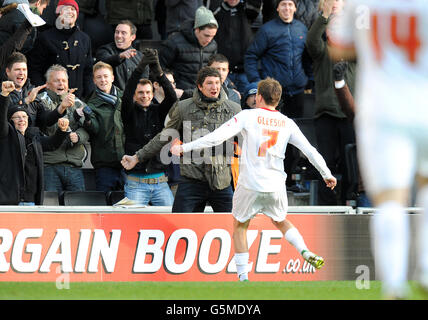 Calcio - FA Cup - Secondo round - Milton Keynes Dons v AFC Wimbledon - stadium:mk Foto Stock