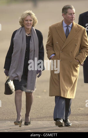 Il Principe di Galles e Camilla fate una passeggiata Foto Stock