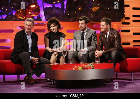 (Da sinistra a destra) Michael Palin, Helena Bonham carter, Michael Buble, e Jack Whitehall durante le riprese del Graham Norton Show presso i London Studios, a sud di Londra, che saranno trasmesse sulla BBC One il venerdì sera. Foto Stock