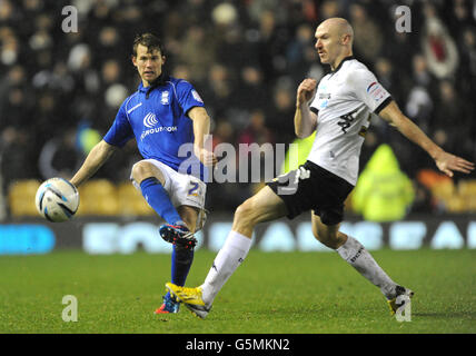 Conor Sammon della Derby County (a destra) e Jonathan Spector della città di Birmingham (a sinistra). Foto Stock