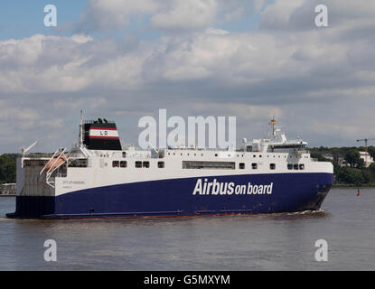 Amburgo, Germania, 18 giugno 2016, Airbus nave da trasporto " città di Amburgo di' che è utilizzato per il trasporto di gruppi di Airbus Foto Stock