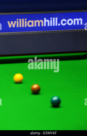 Vista generale delle palle da snooker sul tavolo durante il William Hill UK Snooker Championships allo York Barbican Center, York. Foto Stock