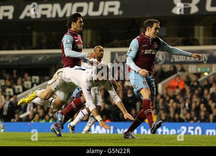 Calcio - Barclays Premier League - Tottenham Hotspur / West Ham United - White Hart Lane. Gareth Bale di Tottenham Hotspur segna il secondo obiettivo del gioco Foto Stock