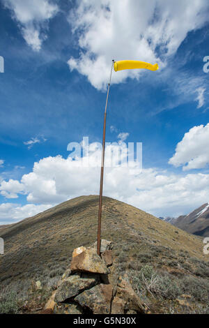 Calza di vento sulla collina in remoto Foto Stock