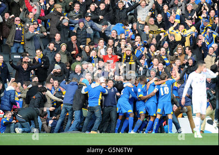 Calcio - fa Cup - secondo turno - Milton Keynes Dons / AFC Wimbledon - stadio:mk. Il Jack Midson di AFC Wimbledon (numero 10) celebra il raggiungimento dell'obiettivo di equalizzazione Foto Stock