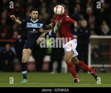 Calcio - Npower Football League Championship - Nottingham Forest / Burnley - City Ground. Dexter Blackstock di Nottingham Forest e Daniel Lafferty di Burnley Foto Stock