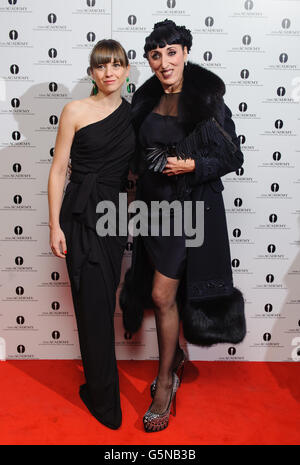 Leonor Watling e Rosy de Palma arrivo all'Accademia delle Arti e delle Scienze del movimento celebrazione della carriera di Pedro Almodovar, al Curzon Soho Cinema, nel centro di Londra. Foto Stock