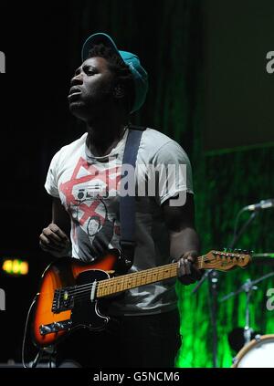 Kele Okereke di Bloc Party al Winter Wonderland di XFM all'O2 Apollo Manchester. Foto Stock