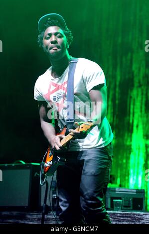 Kele Okereke di Bloc Party al Winter Wonderland di XFM all'O2 Apollo Manchester. Foto Stock