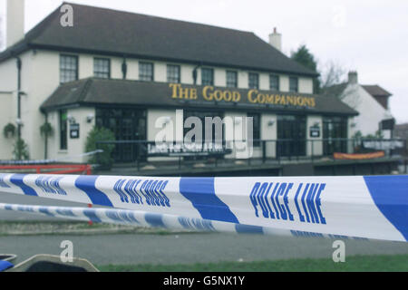 Il pub Good Companions a Hamsey Green, South Croydon. Due uomini sono morti dopo aver subito ferite da sparo mentre un terzo uomo ha subito ferite da pugilato durante una lotta al pub. * l'attacco seguì un'alterazione all'inizio del giorno tra due gruppi di uomini al pub White Lion di Warlingham, Surrey. Le identità delle vittime non saranno rivelate fino a quando il prossimo di parente non sarà informato. Foto Stock