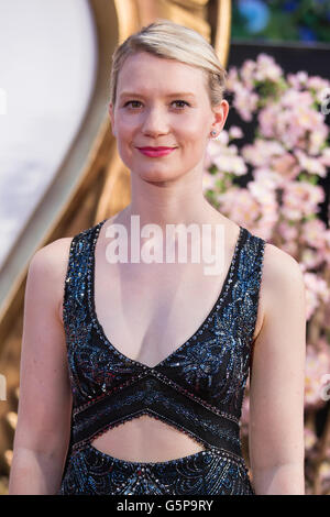 Tokyo, Giappone. Il 21 giugno, 2016. Attrice australiana Mia Wasikowska assiste il Giappone premiere per il film Alice attraverso il Looking Glass su Giugno 21, 2016 a Tokyo, Giappone. Attrice australiana Mia Wasikowska, produttore americano Suzanne Todd e direttore britannico James Bobin eravamo in città per promuovere il loro sequel di Alice nel Paese delle Meraviglie (2010) in Giappone. Il film è stato rilasciato in giapponese teatri il 1 luglio. Credito: AFLO/Alamy Live News Foto Stock