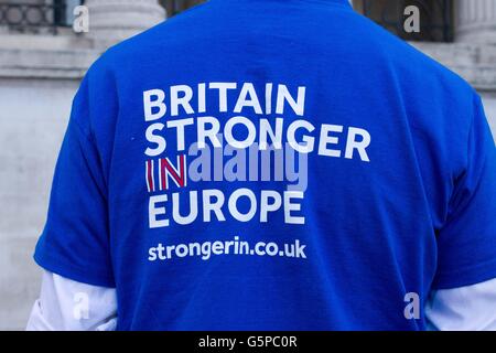 Londra, Regno Unito. Il 21 giugno, 2016. Sì all'Europa Rally in Trafalgar Square a Londra in vista del referendum nel Regno Unito giovedì 23 giugno. Credito: Rita Alvarez Tudela/Alamy Live News Foto Stock