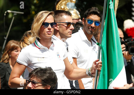 Federica Pellegrini e Filippo Magnini Roma 22 Giugno 2016. Quirinale. Il Presidente incontra atleti italiani del Rio 2016 Giochi Olimpici e offre le flag per i rispettivi alfieri Foto Samantha Zucchi Credito: Insidefoto/Alamy Live News Foto Stock