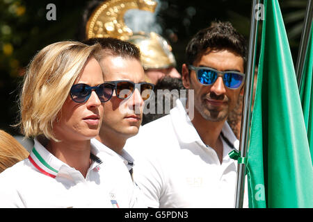 Federica Pellegrini e Filippo Magnini Roma 22 Giugno 2016. Quirinale. Il Presidente incontra atleti italiani del Rio 2016 Giochi Olimpici e offre le flag per i rispettivi alfieri Foto Samantha Zucchi Credito: Insidefoto/Alamy Live News Foto Stock