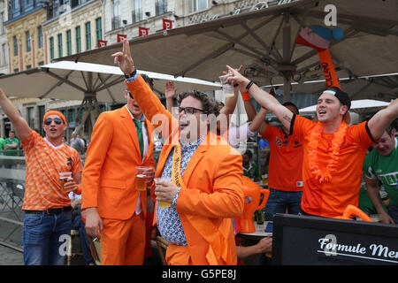 Lille, Francia. Il 22 giugno, 2016. Sostenitori prima della partita di calcio di EURO 2016 in Francia tra Italia vs Irlanda allo Stade Pierre Mauroy il 22 giugno 2016 a Lille. Credito: marco iacobucci/Alamy Live News Foto Stock