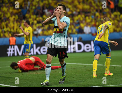 Nizza, Francia. Il 22 giugno, 2016. Belgio Thomas Meunier reagisce dopo un'opportunità perduta durante UEFA EURO 2016 Gruppo E partita di calcio tra la Svezia vs allo Stade de Nice in Nizza, Francia, 22 giugno 2016. Foto: Federico Gambarini/dpa/Alamy Live News Foto Stock