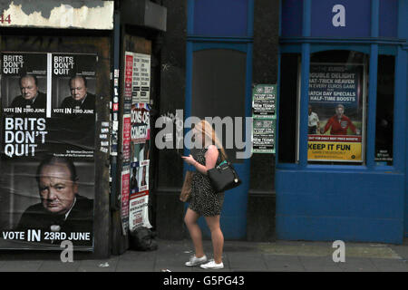 Londra, Regno Unito. Il 22 giugno, 2016. poster per incoraggiare le persone a votare per rimanere nell'Unione europea. Credito: Thabo Jaiyesimi/Alamy Live News Foto Stock