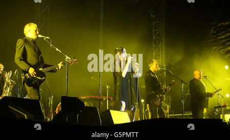 Zagabria, Croazia - 22 Giugno 2016 : le prestazioni del musicista inglese Polly Jean Harvey noto come PJ Harvey sul palco principale, il terzo giorno del XI Festival INmusic situato sul lago Jarun a Zagabria in Croazia. Foto Stock