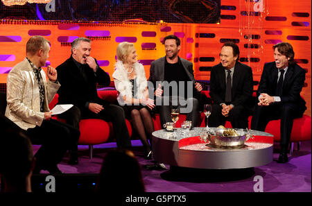 (Sinistra - destra) ospite Graham Norton, Paul Hollywood, Mary Berry, Hugh Jackman, Billy Crystal e John Bishop durante le riprese dell'edizione di Capodanno dello spettacolo Graham Norton, girato ai London Studios di Londra. Foto Stock