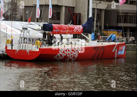 Uno dei dodici Clipper anni '70, uno yacht da corsa di 70 piedi, che parteciperà alla gara Round the World Yatch, a St Katherines Dock, Londra. Foto Stock