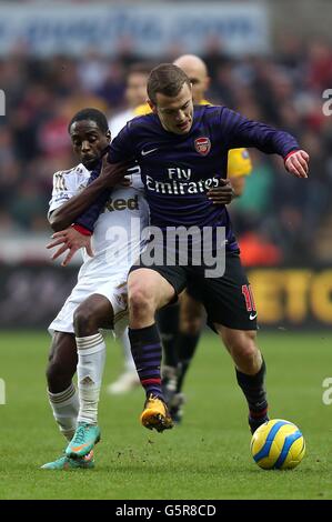 Calcio - fa Cup - terzo turno - Swansea City / Arsenal - Liberty Stadium. Il Jack Wilshere dell'Arsenal (a destra) e il Nathan Dyer di Swansea City (a sinistra) lottano per la palla Foto Stock