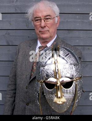 Seamus Heaney apre il National Trust exhibition Foto Stock