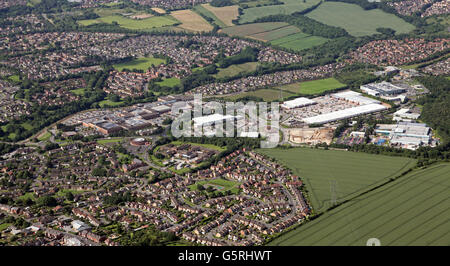 Vista aerea del Drakehouse Retail Park & Cristallo picchi Shopping Mall & Beighton Comunità Ospedale, vicino a Sheffield, Regno Unito Foto Stock