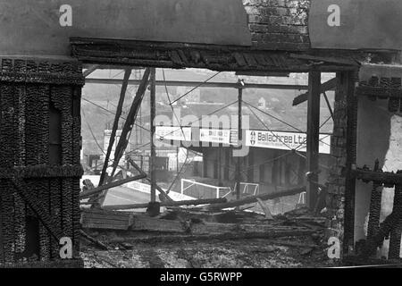 Le porte di uscita sono state incentrate nel chiosco principale dello stadio Valley Parade di Bradford City, dove 56 persone sono morte e 265 sono rimaste ferite quando un incendio ha spazzato il palco impanato poco prima della metà della partita contro Lincoln City. Foto Stock