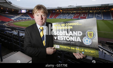 Calcio - Scotland Press Conference - Hampden Park. Stuart McCall è annunciato come Assistente Nazionale Coach della Scozia durante una fotocall a Hampden Park a Glasgow. Foto Stock