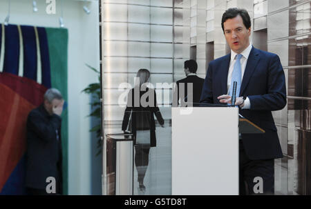 Il Cancelliere dello scacchiere George Osborne, ha pronunciato un discorso sulla riforma bancaria nel campus della banca di investimento JP Morgan a Bournemouth. Foto Stock