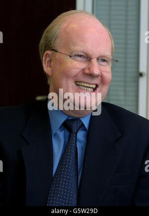 Solo per uso interno del PA. Murdoch MacLennan presso Associated Newspaper a Londra. Lunedì 22 aprile 2002. PA Foto: Peter J Jordan. Foto Stock