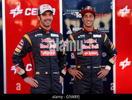 Formula uno - Toro Rosso F1 STR8 lancio - circuito de Jerez. Daniel Ricciardo (a destra) e Jean-Eric Vergne al circuito di Jerez, Jerez, Spagna. Foto Stock