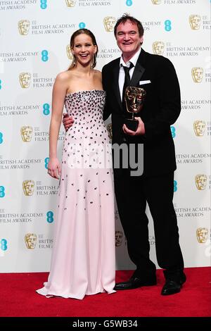 Jennifer Lawrence e Quentin Tarantino nella sala stampa del British Academy Film Awards 2013 alla Royal Opera House di Bow Street, Londra. Foto Stock