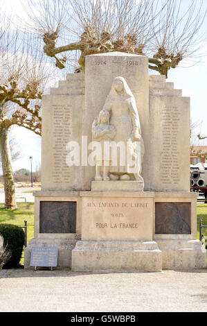 Memoriale per i bambini morti di Labrit durante la guerra mondiale I. Labrit. Dipartimento delle Landes. La Francia. Foto Stock