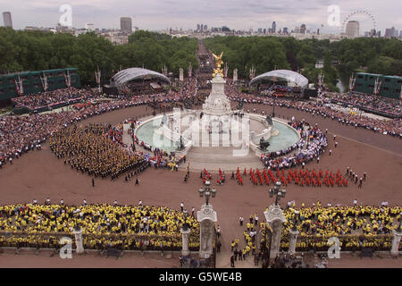 Royalty - Queen Elizabeth II Giubileo d oro Foto Stock