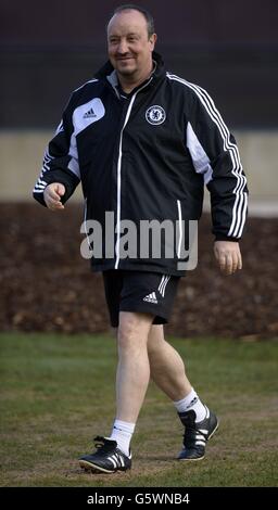 Calcio - UEFA Europa League - Round of 32 - Chelsea / Sparta Praga - sessione di allenamento Chelsea - Cobham Training Ground. Il direttore del Chelsea Rafael Benitez durante una sessione di addestramento al campo di addestramento di Cobham, Londra. Foto Stock